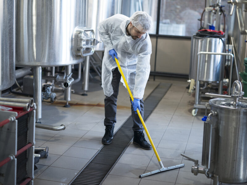 O que ninguém vê por trás de um serviço profissional de limpeza industrial